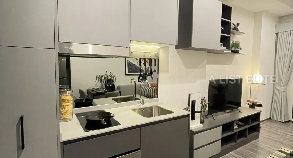 For sale 1 bed condo in Khlong Toei, Bangkok