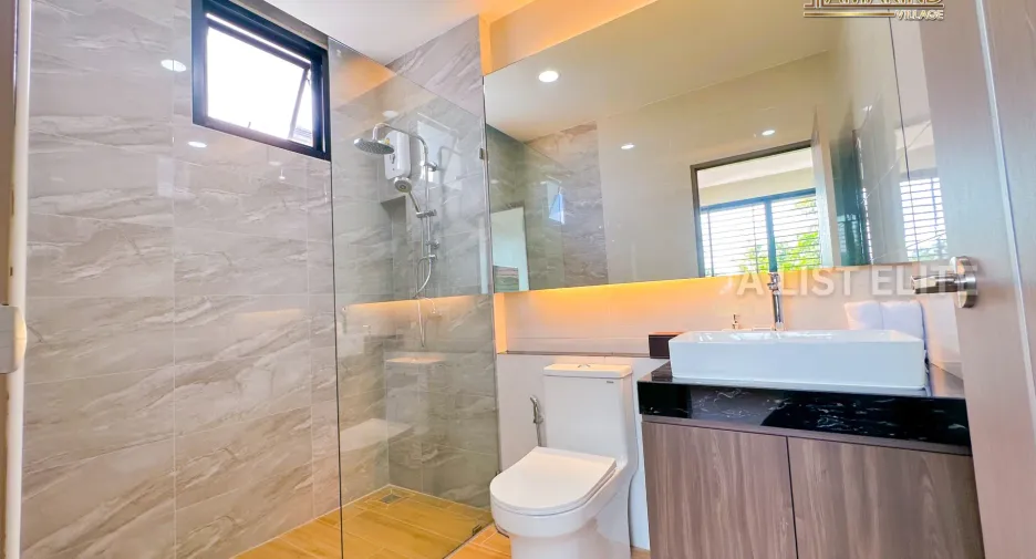Haus zum Kauf mit 4 Zimmer in Bang Lamung, Chonburi