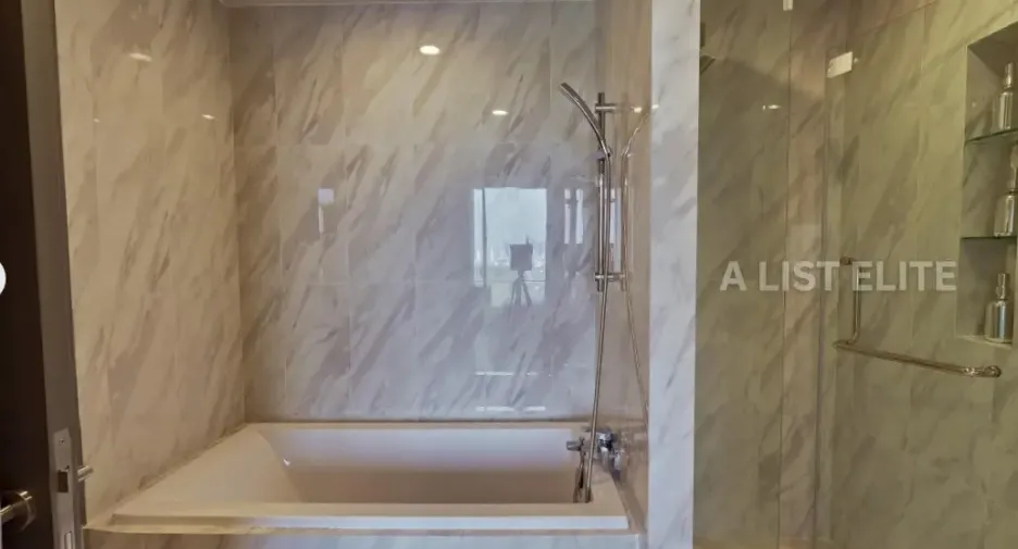 For sale 1 bed condo in Khlong Toei, Bangkok