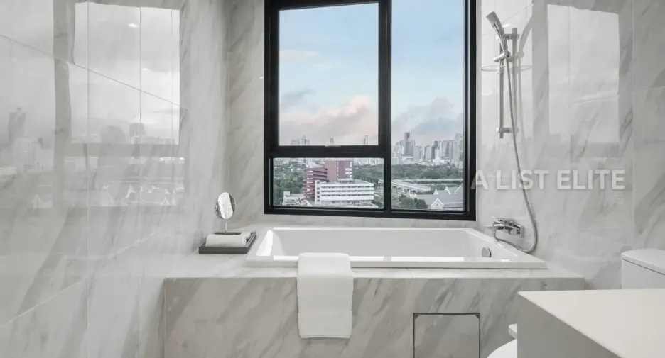 For sale 1 bed condo in Khlong Toei, Bangkok