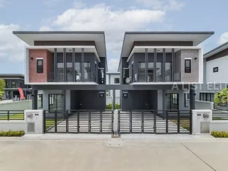 For sale 4 bedrooms house in Bang Lamung, Chonburi