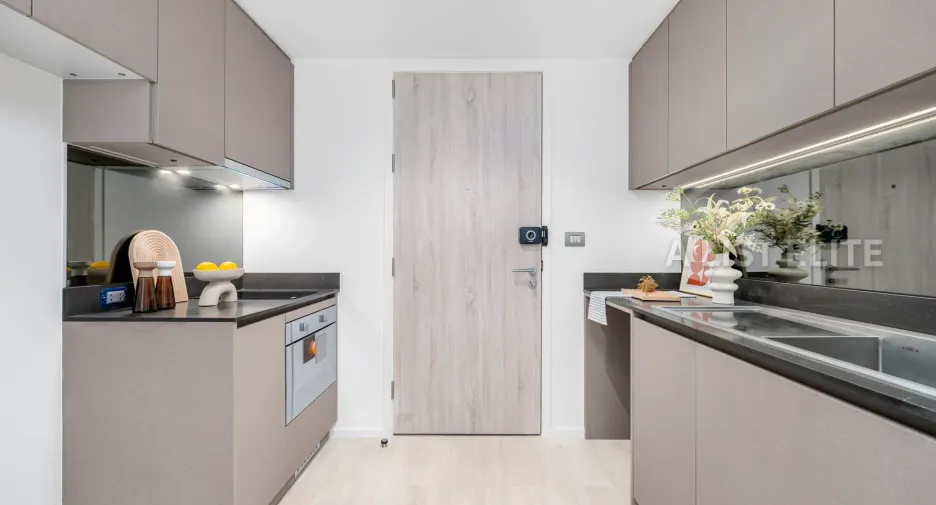 For sale 1 bed condo in Khlong Toei, Bangkok