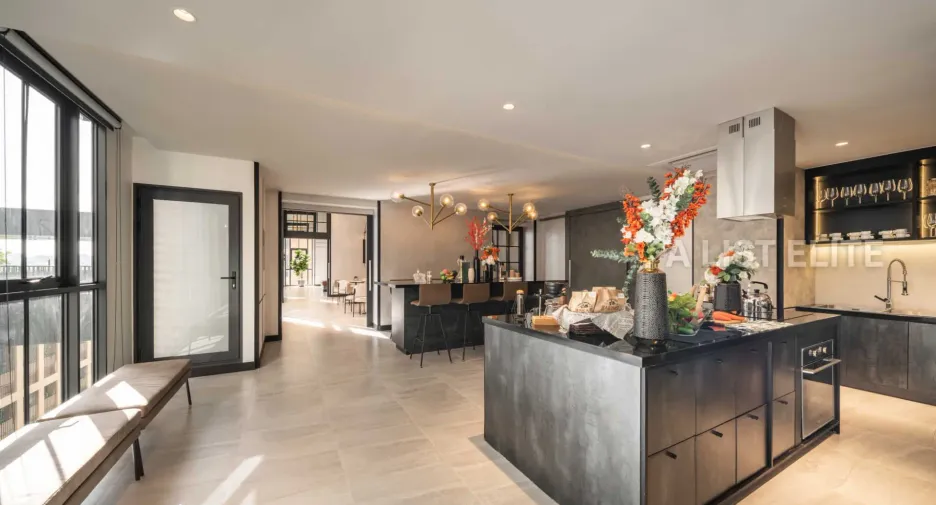 For sale 1 bed condo in Phaya Thai, Bangkok