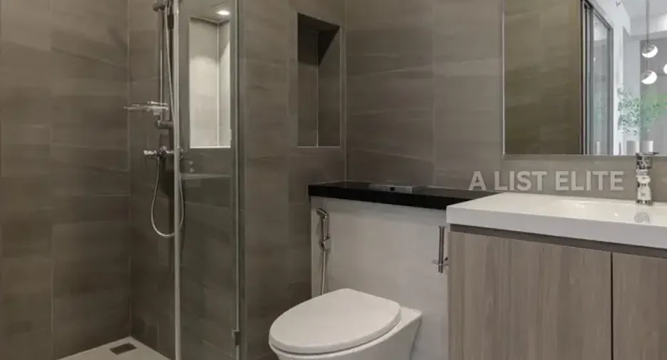For sale 3 ベッドルーム condo in Bang Phli, Samut Prakan