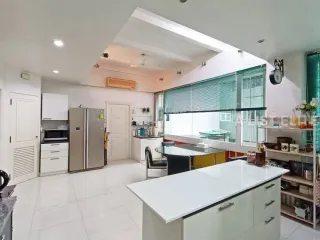 For sale 4 bedrooms condo in Khlong Toei, Bangkok