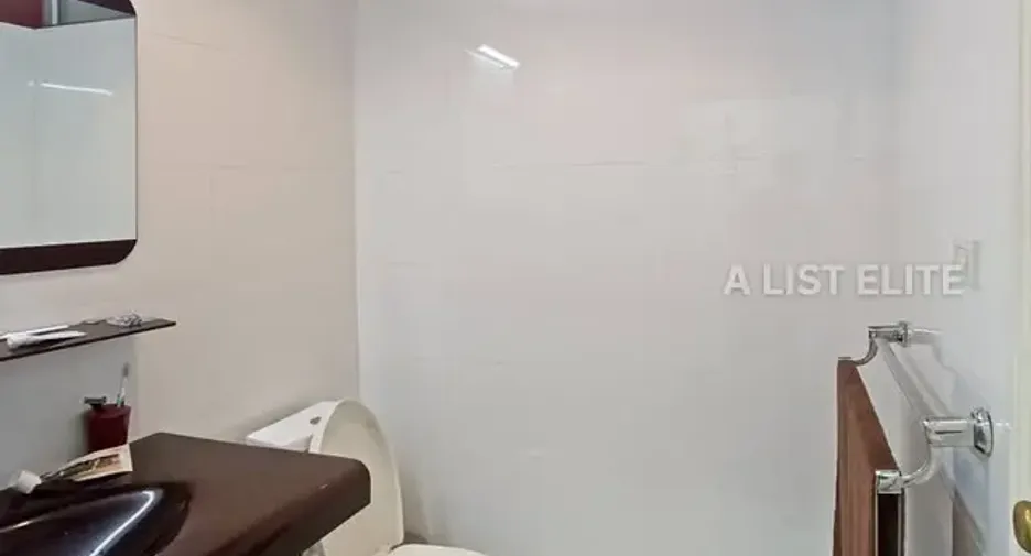 For sale 4 bedrooms condo in Khlong Toei, Bangkok