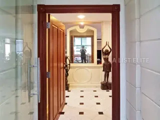 For sale 4 bedrooms condo in Khlong Toei, Bangkok