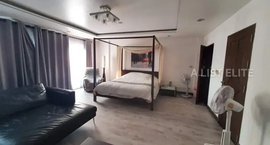 À vendre 4 chambres condo à Yan Nawa, Bangkok