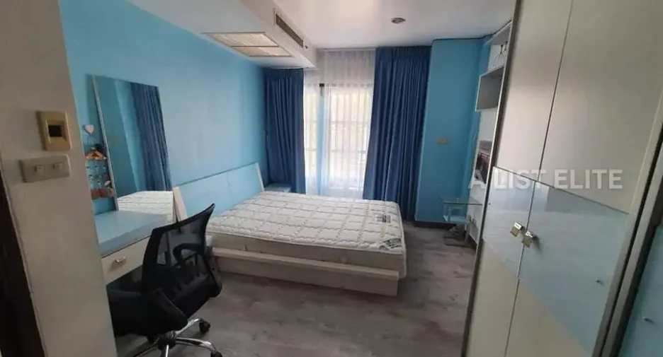 À vendre 4 chambres condo à Yan Nawa, Bangkok