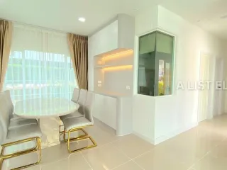 For rent 4 bedrooms condo in Mueang Samut Prakan, Samut Prakan