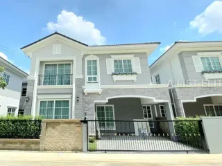For rent 4 bedrooms condo in Mueang Samut Prakan, Samut Prakan
