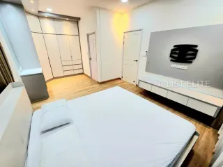 For rent 4 bedrooms condo in Mueang Samut Prakan, Samut Prakan