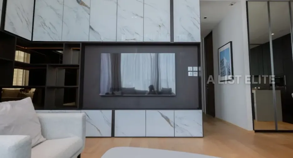 For rent 2 bedrooms condo in Pathum Wan, Bangkok