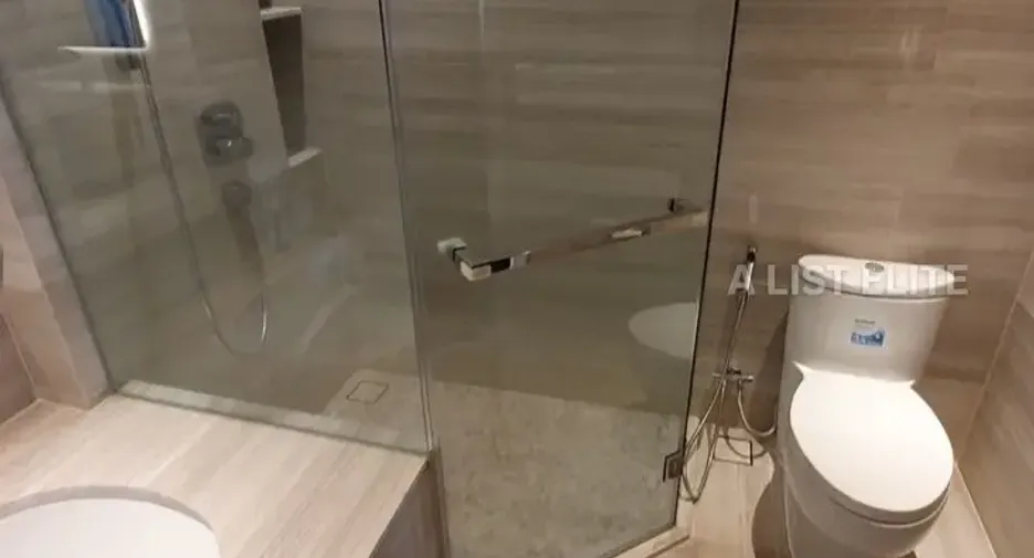 For sale 2 bedrooms condo in Khlong Toei, Bangkok