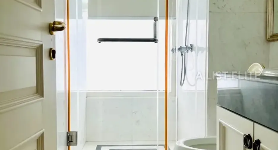 For rent 3 bedrooms condo in Yan Nawa, Bangkok