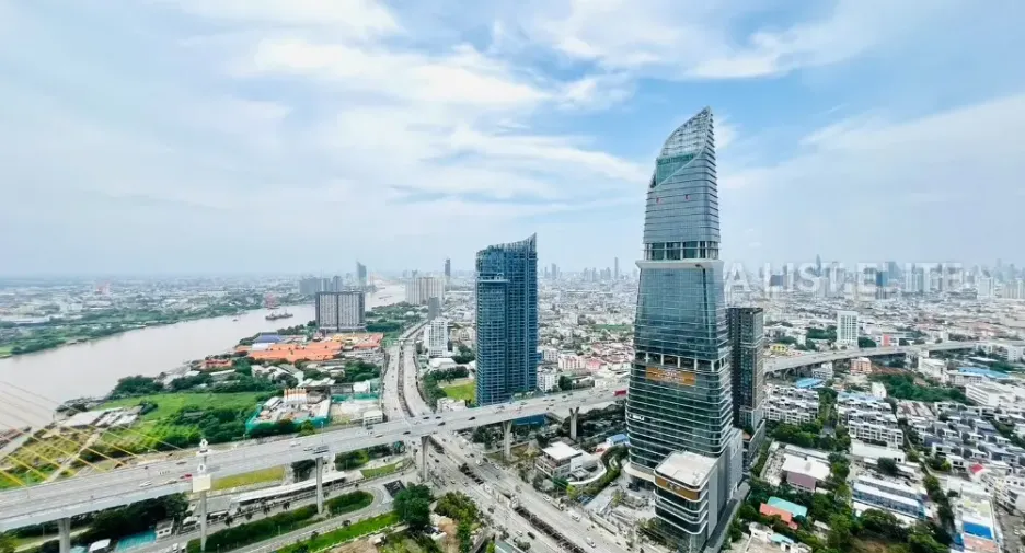For rent 3 bedrooms condo in Yan Nawa, Bangkok