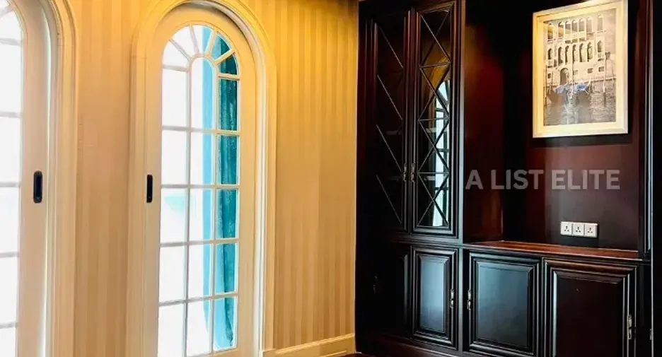 For rent 3 bedrooms condo in Yan Nawa, Bangkok
