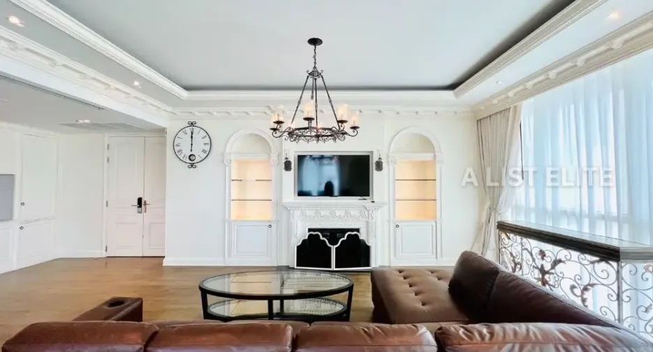 For rent 3 bedrooms condo in Yan Nawa, Bangkok