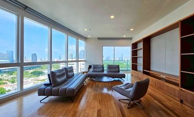 For rent 3 bedrooms condo in Khlong Toei, Bangkok