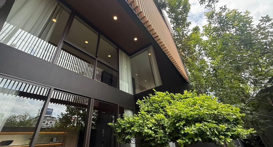 À vendre 3 chambres maison de ville à Wang Thonglang, Bangkok