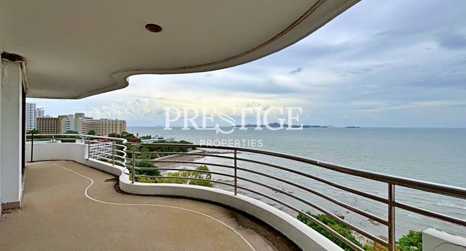 For sale 3 bedrooms condo in Pratumnak, Pattaya