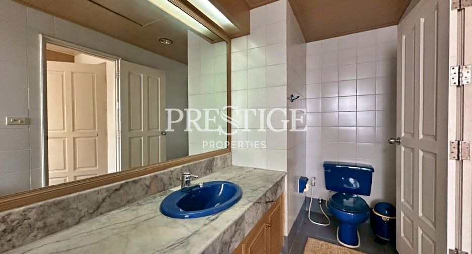 For sale 3 bedrooms condo in Pratumnak, Pattaya