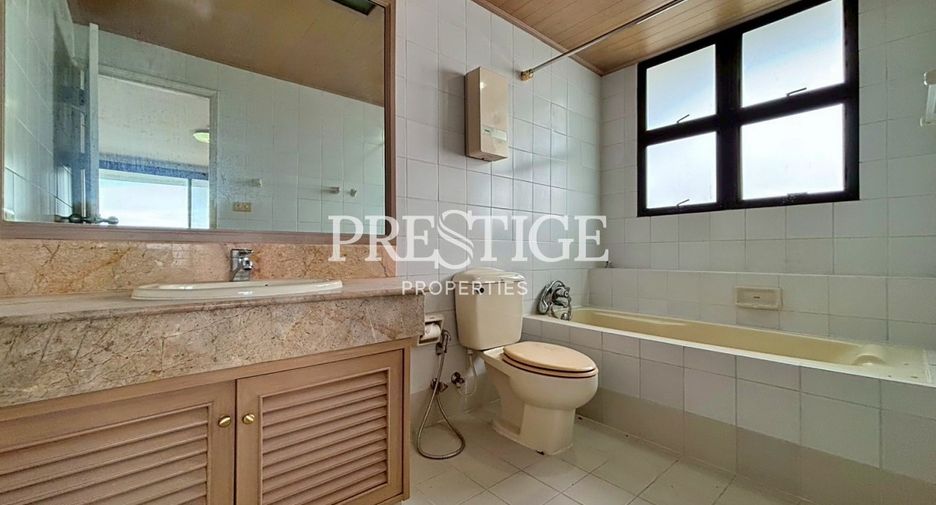 For sale 3 bedrooms condo in Pratumnak, Pattaya