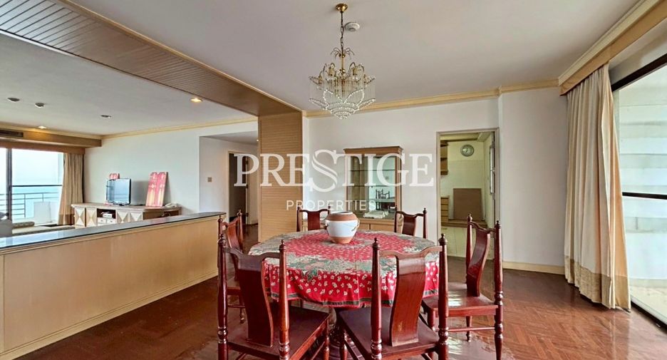 For sale 3 bedrooms condo in Pratumnak, Pattaya