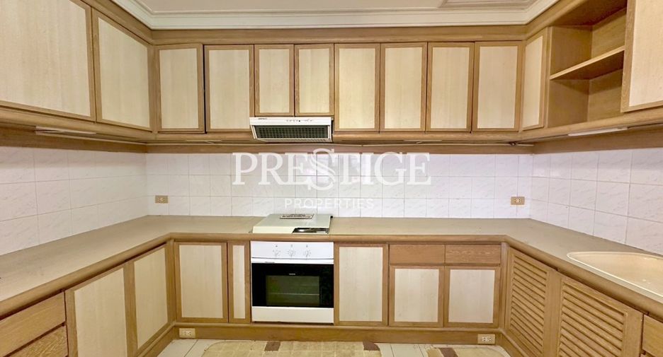 For sale 3 bedrooms condo in Pratumnak, Pattaya
