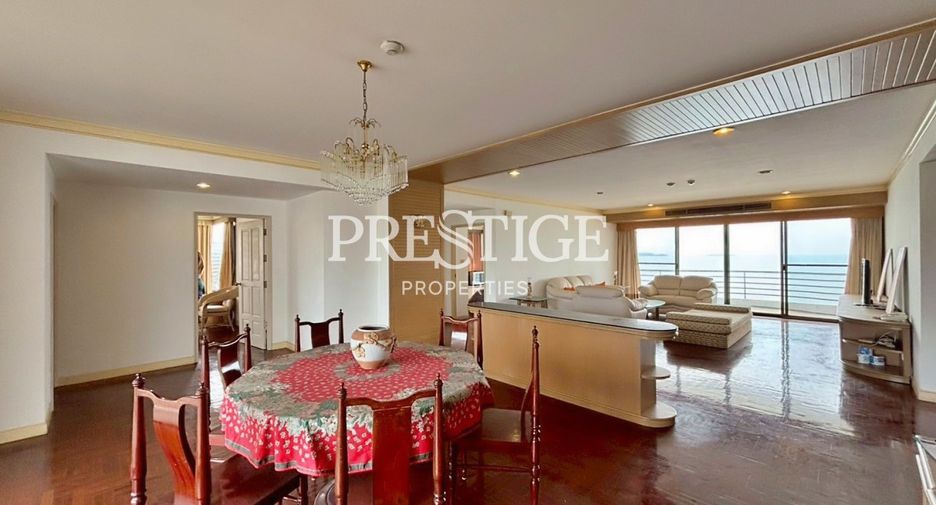 For sale 3 bedrooms condo in Pratumnak, Pattaya