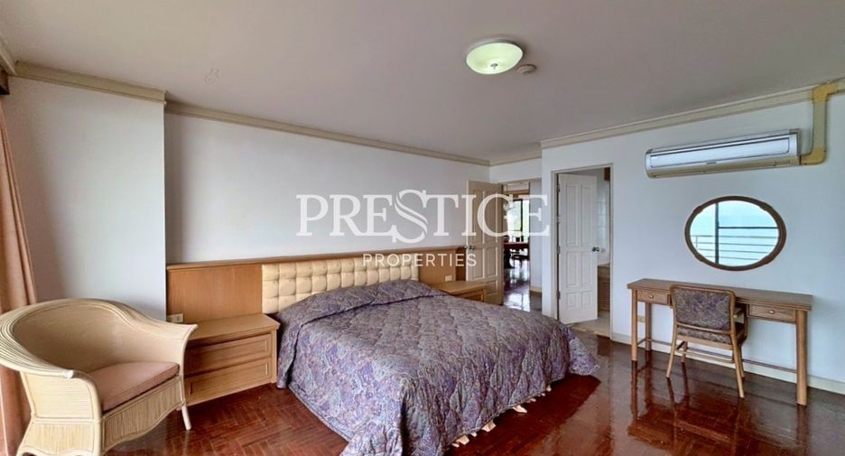 For sale 3 bedrooms condo in Pratumnak, Pattaya