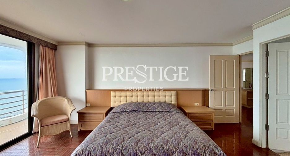 For sale 3 bedrooms condo in Pratumnak, Pattaya