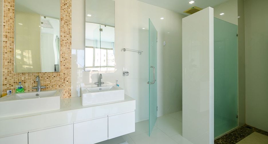 For rent 2 bedrooms condo in Bang Lamung, Chonburi
