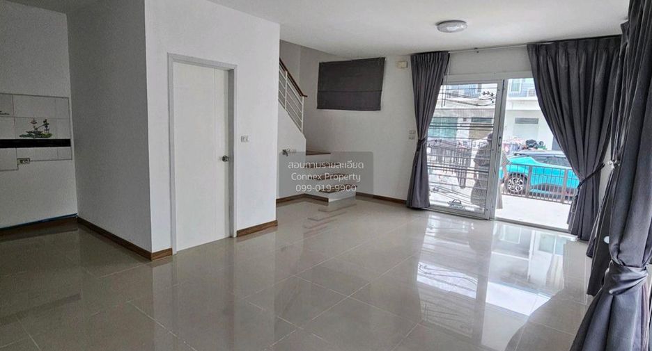 For sale 3 bedrooms townhouse in Mueang Samut Prakan, Samut Prakan