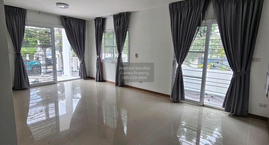 For sale 3 bedrooms townhouse in Mueang Samut Prakan, Samut Prakan