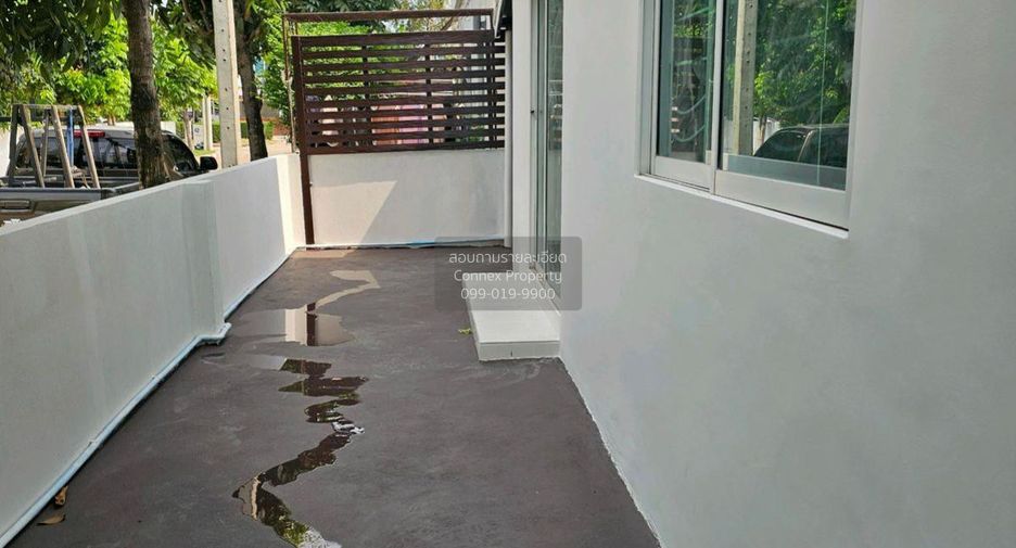 For sale 3 bedrooms townhouse in Mueang Samut Prakan, Samut Prakan