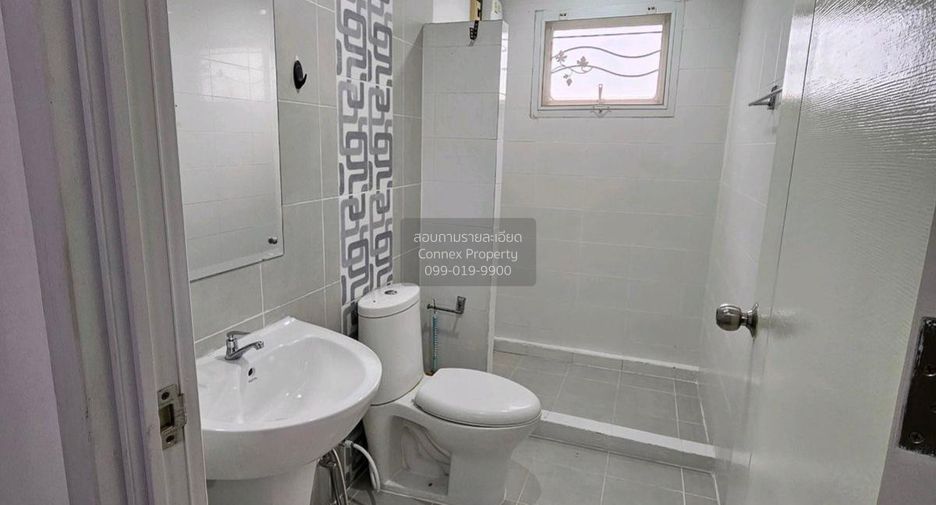 For sale 3 bedrooms townhouse in Mueang Samut Prakan, Samut Prakan
