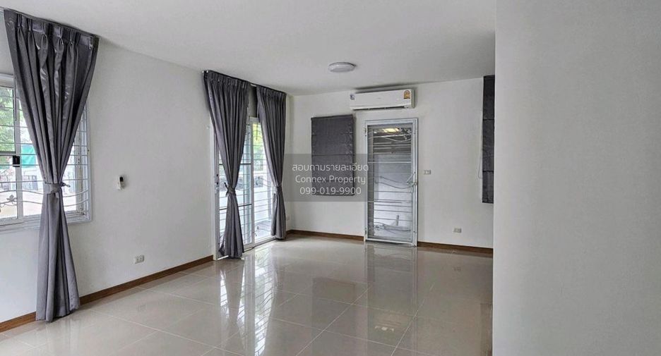 For sale 3 bedrooms townhouse in Mueang Samut Prakan, Samut Prakan