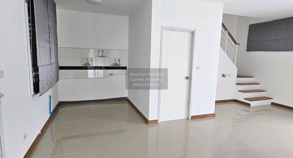 For sale 3 bedrooms townhouse in Mueang Samut Prakan, Samut Prakan