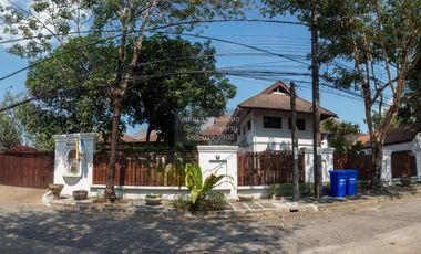 For sale 5 bedrooms house in Khan Na Yao, Bangkok