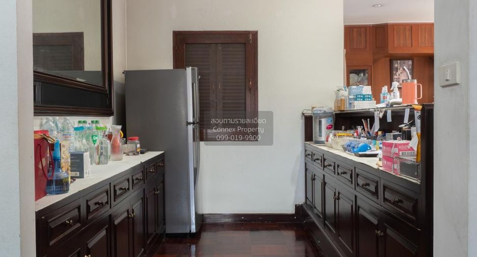 For sale 5 bedrooms house in Khan Na Yao, Bangkok