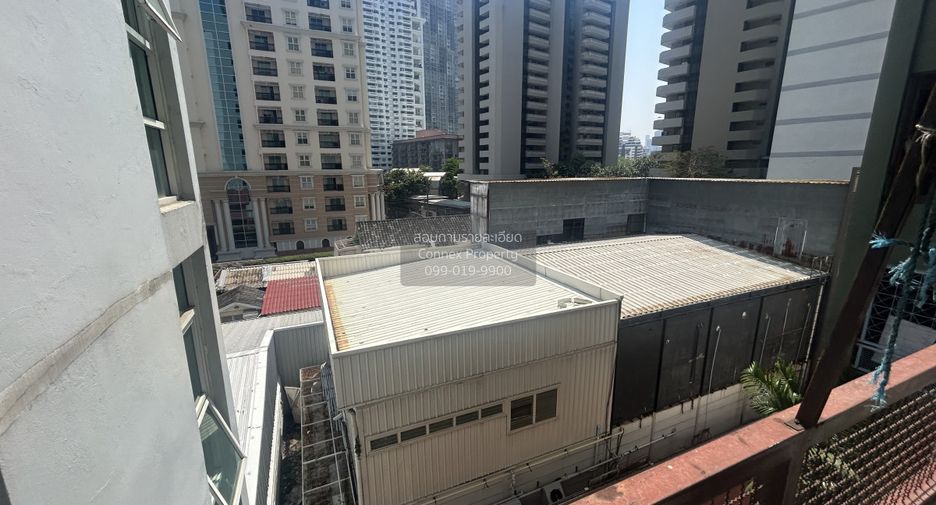 For sale 2 bedrooms condo in Khlong Toei, Bangkok