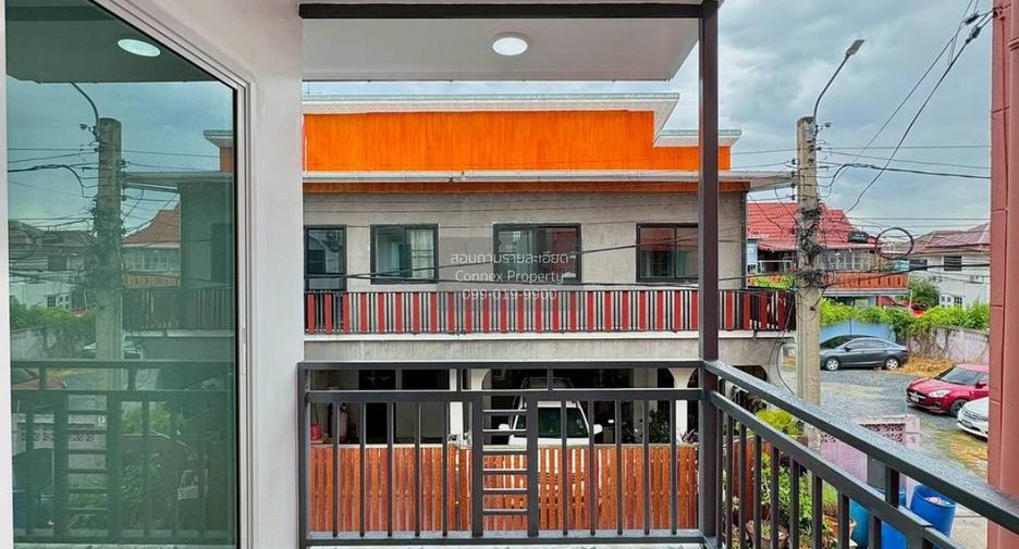 À vendre 3 chambres maison de ville à Bang Bua Thong, Nonthaburi
