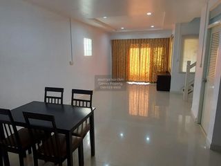 Casa adosada en venta de 3 habitaciones en Bang Khun Thian, Bangkok