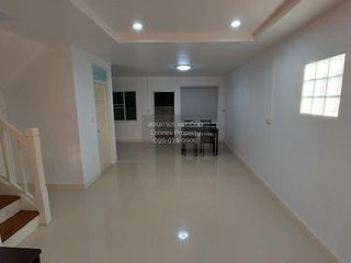 Casa adosada en venta de 3 habitaciones en Bang Khun Thian, Bangkok