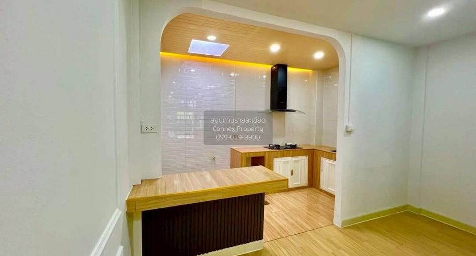 For sale 2 bedrooms townhouse in Min Buri, Bangkok