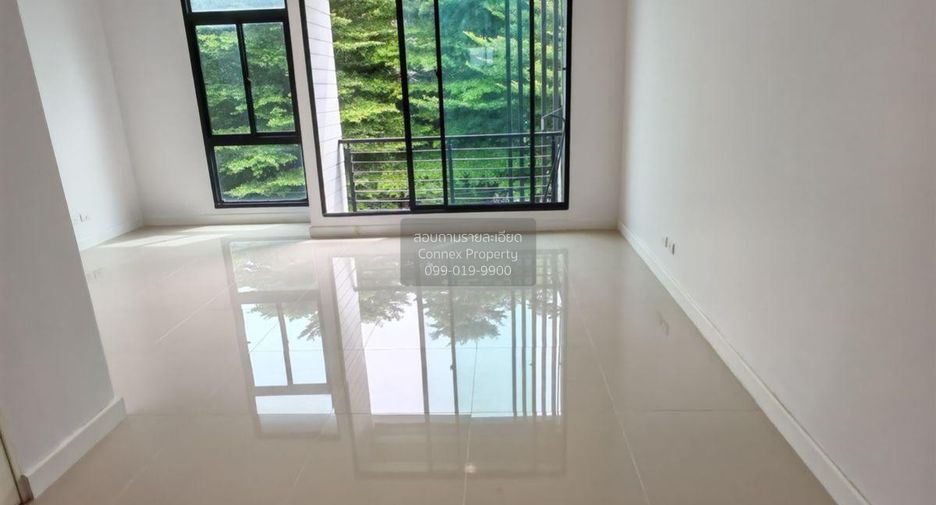 For sale 3 bedrooms townhouse in Bang Kapi, Bangkok