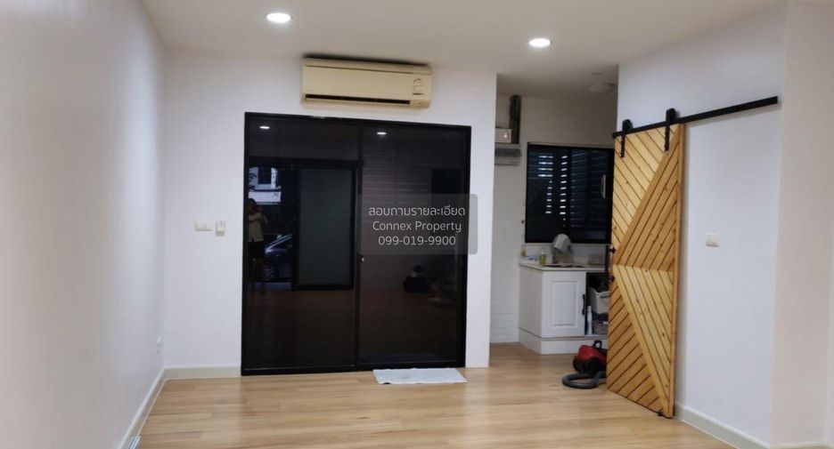 For sale 3 bedrooms townhouse in Bang Kapi, Bangkok