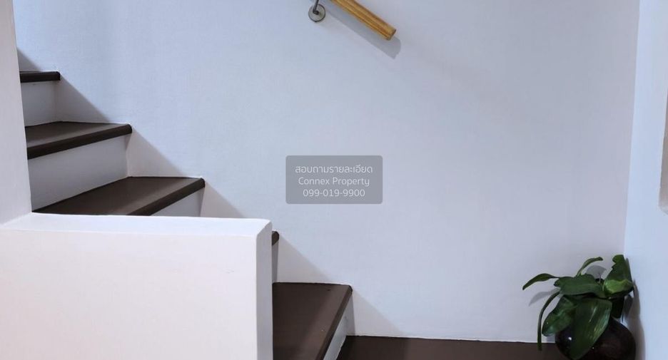 For sale 3 bedrooms townhouse in Bang Kapi, Bangkok
