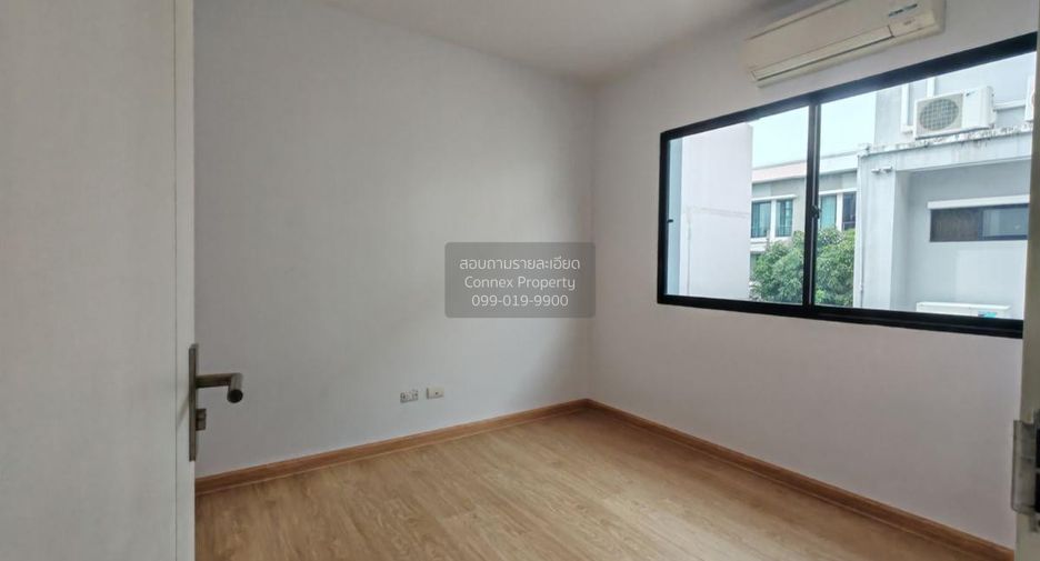 For sale 3 bedrooms townhouse in Bang Kapi, Bangkok